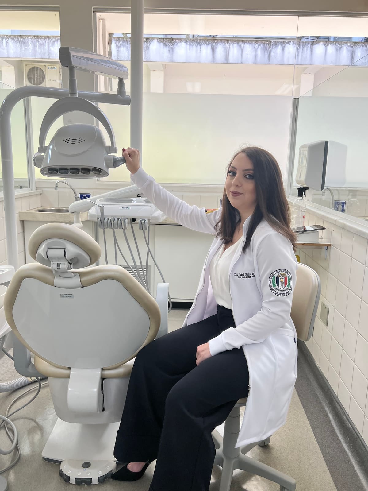 Dra. Tainá Belline, dentista responsável pelo tratamento de alinhadores invisíveis na Mooca, formada pela USP